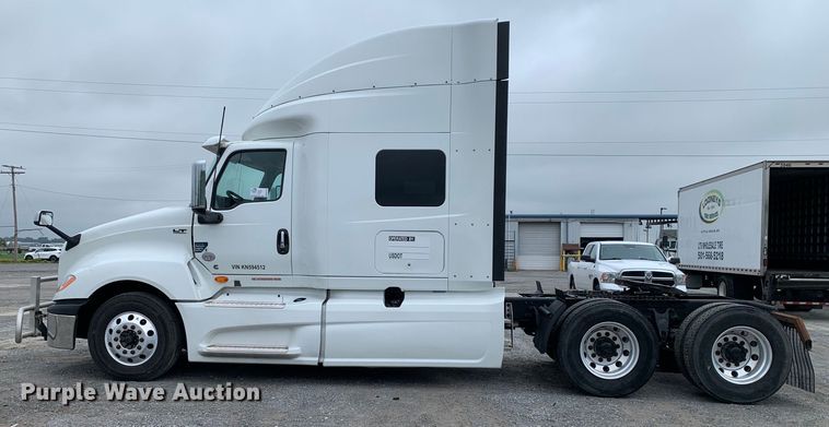 image for item DM7951 2019 International  LT625 semi truck