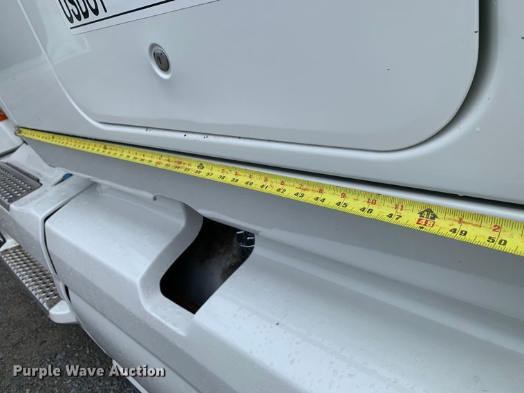 image for item DM7951 2019 International  LT625 semi truck