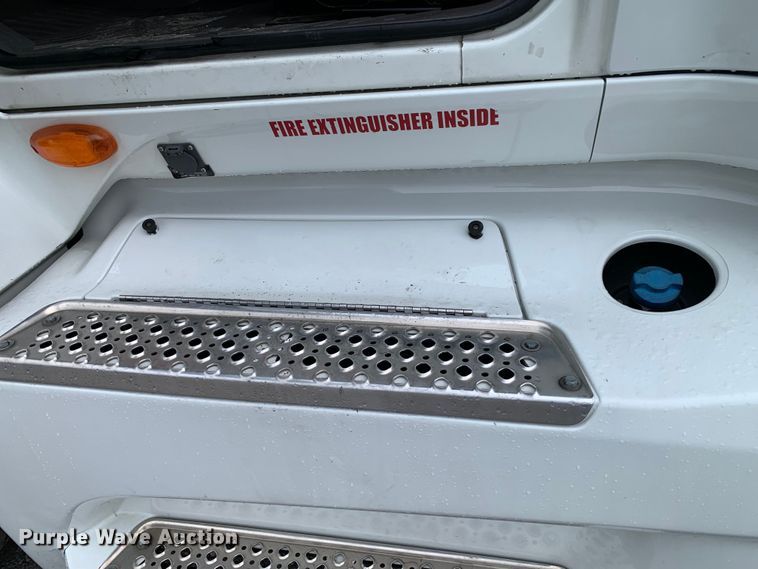 image for item DM7951 2019 International  LT625 semi truck