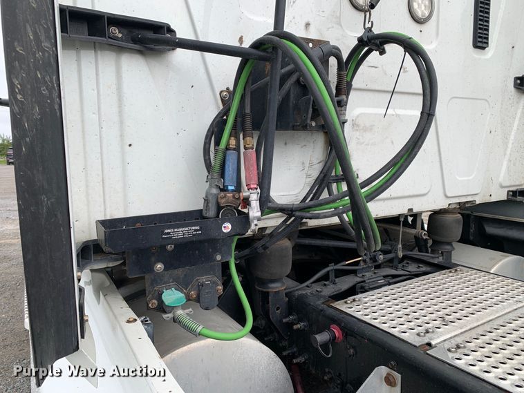 image for item DM7951 2019 International  LT625 semi truck