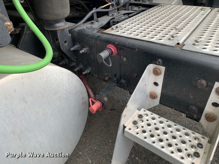 image for item DM7951 2019 International  LT625 semi truck