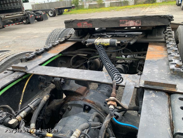 image for item DM7951 2019 International  LT625 semi truck