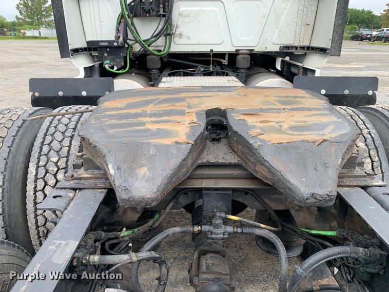 image for item DM7951 2019 International  LT625 semi truck