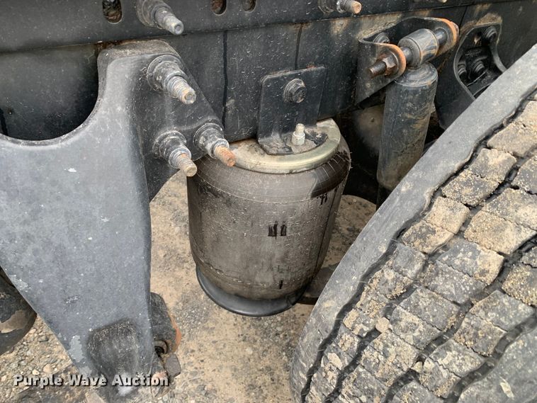 image for item DM7951 2019 International  LT625 semi truck