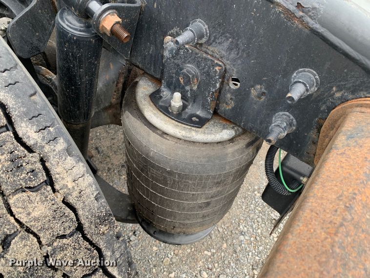 image for item DM7951 2019 International  LT625 semi truck