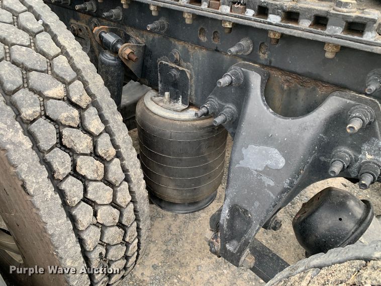 image for item DM7951 2019 International  LT625 semi truck