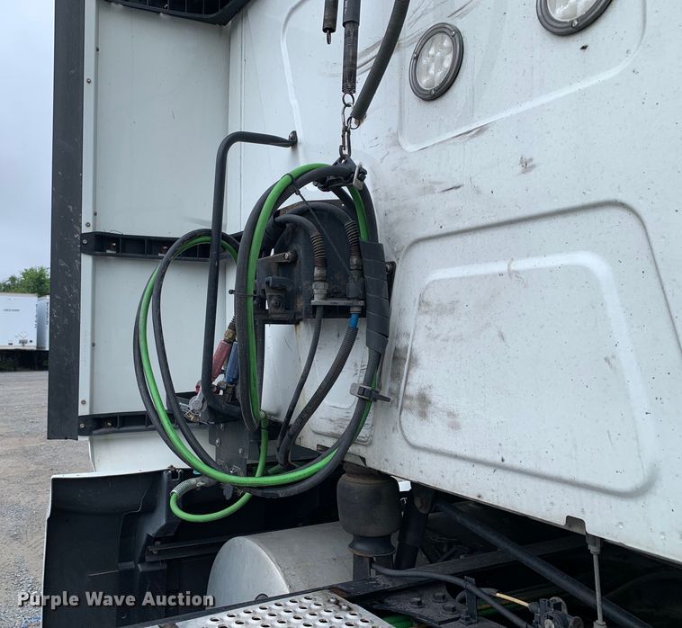 image for item DM7951 2019 International  LT625 semi truck