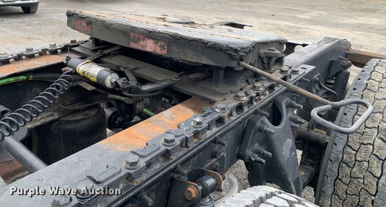 image for item DM7951 2019 International  LT625 semi truck