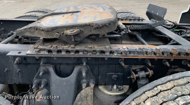 image for item DM7951 2019 International  LT625 semi truck