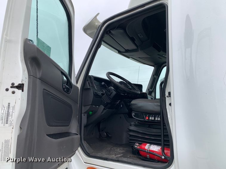 image for item DM7951 2019 International  LT625 semi truck