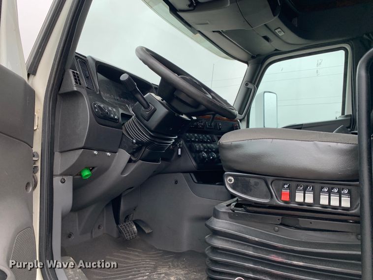 image for item DM7951 2019 International  LT625 semi truck