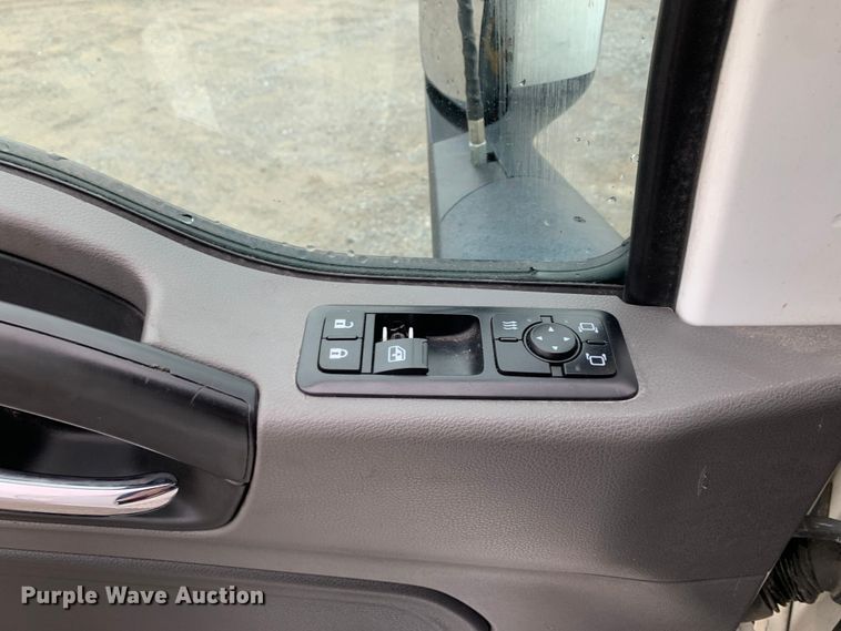 image for item DM7951 2019 International  LT625 semi truck