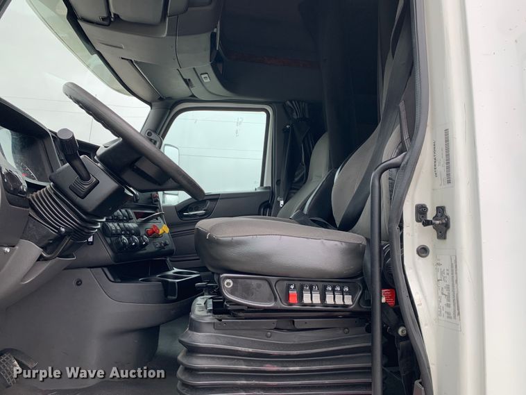 image for item DM7951 2019 International  LT625 semi truck