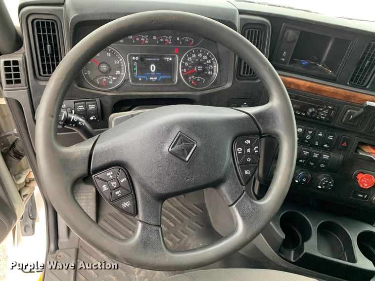 image for item DM7951 2019 International  LT625 semi truck