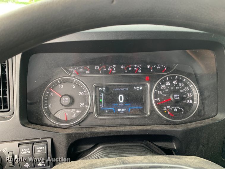 image for item DM7951 2019 International  LT625 semi truck