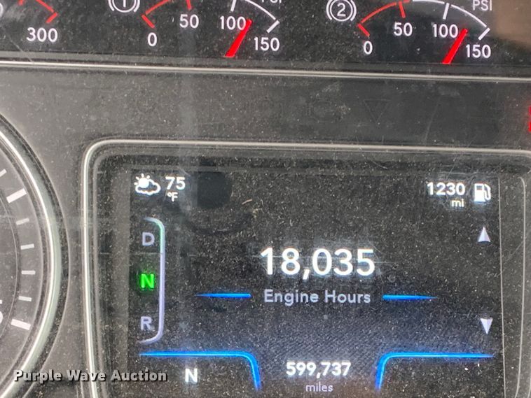 image for item DM7951 2019 International  LT625 semi truck