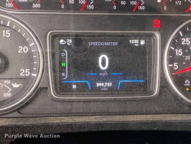 image for item DM7951 2019 International  LT625 semi truck