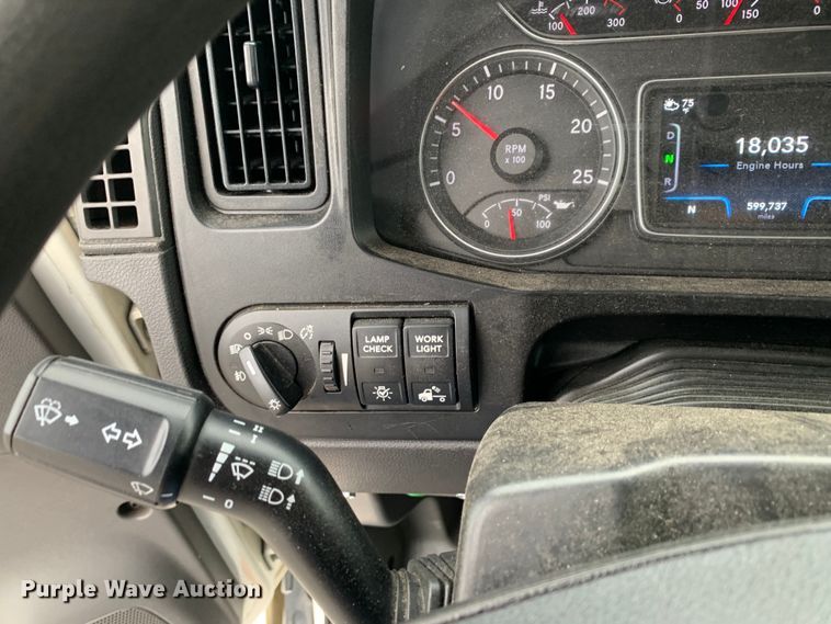 image for item DM7951 2019 International  LT625 semi truck