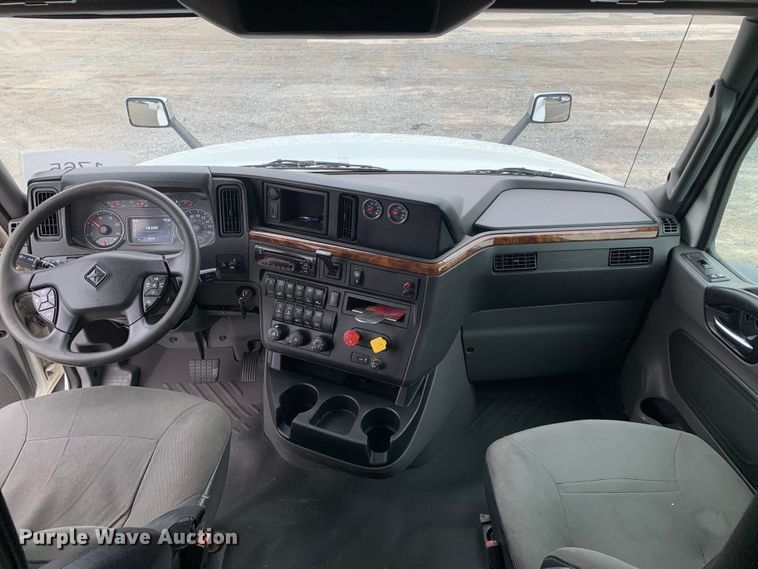 image for item DM7951 2019 International  LT625 semi truck