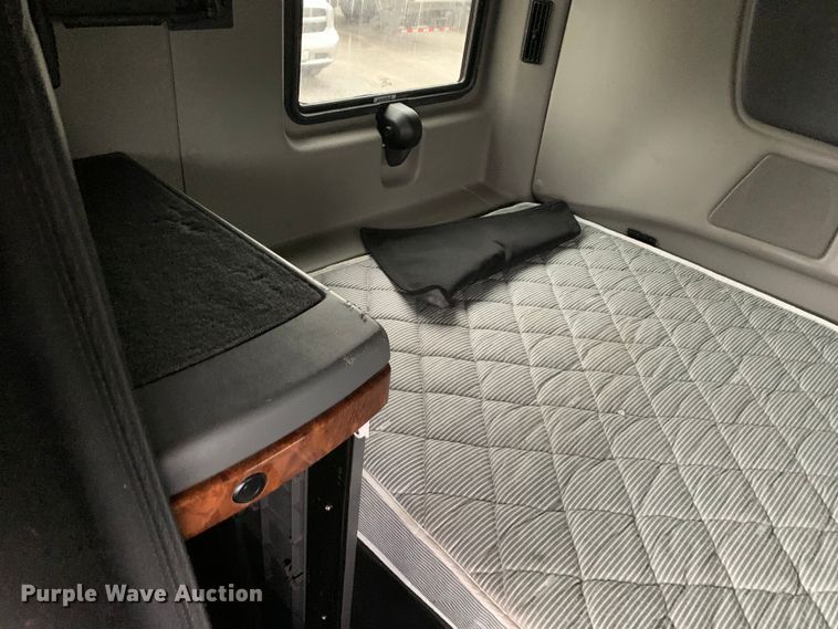 image for item DM7951 2019 International  LT625 semi truck