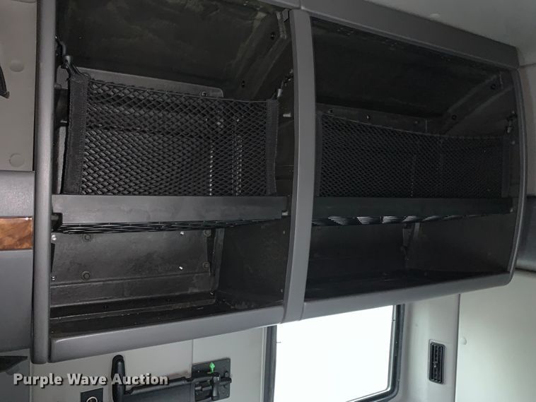 image for item DM7951 2019 International  LT625 semi truck