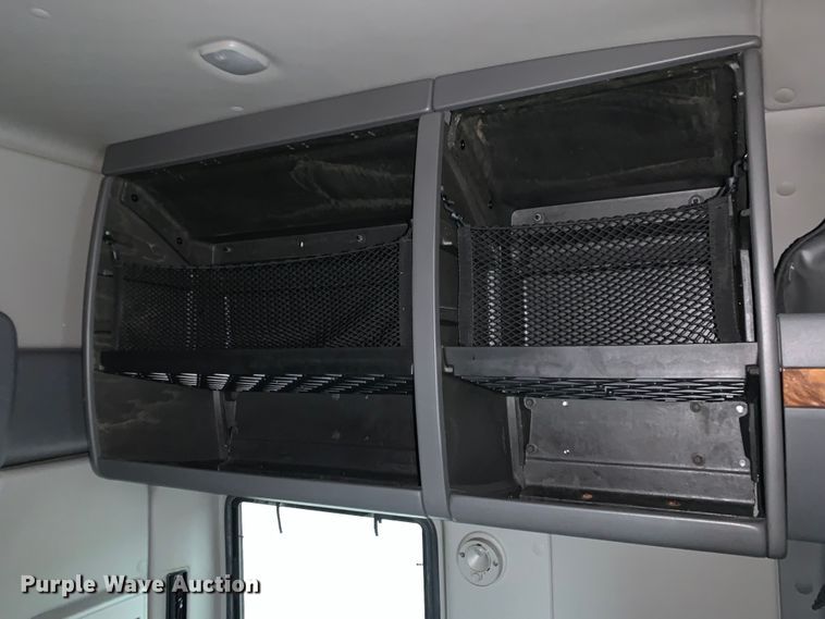 image for item DM7951 2019 International  LT625 semi truck