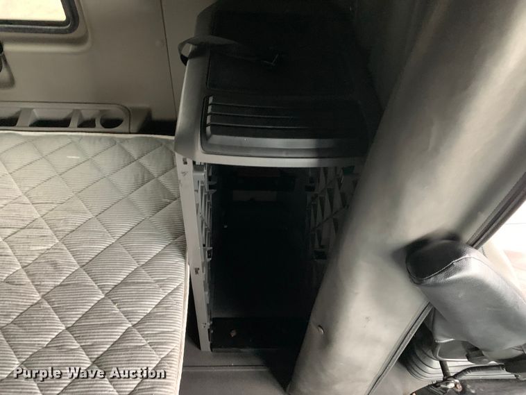 image for item DM7951 2019 International  LT625 semi truck