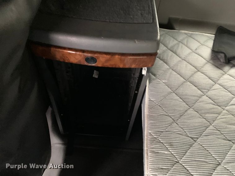 image for item DM7951 2019 International  LT625 semi truck