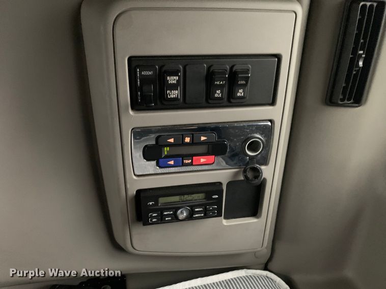 image for item DM7951 2019 International  LT625 semi truck