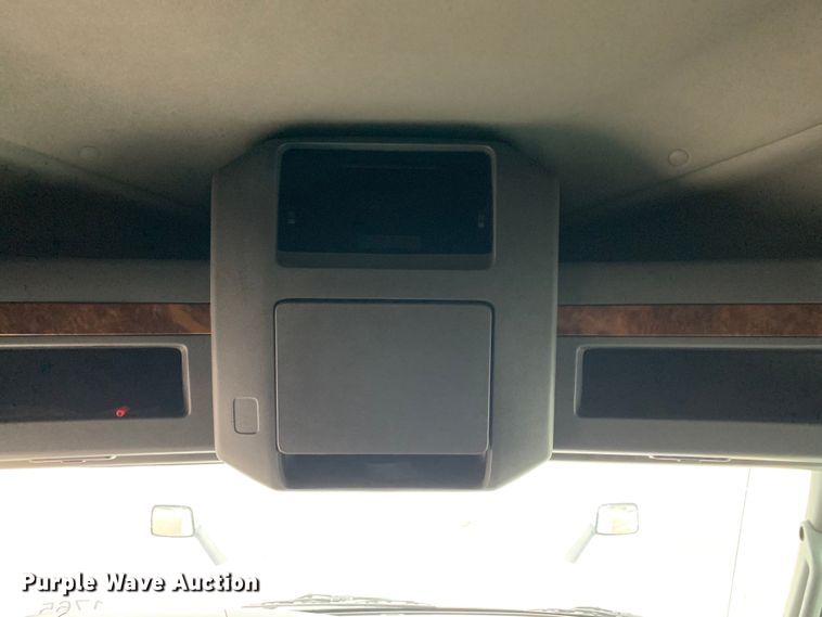 image for item DM7951 2019 International  LT625 semi truck