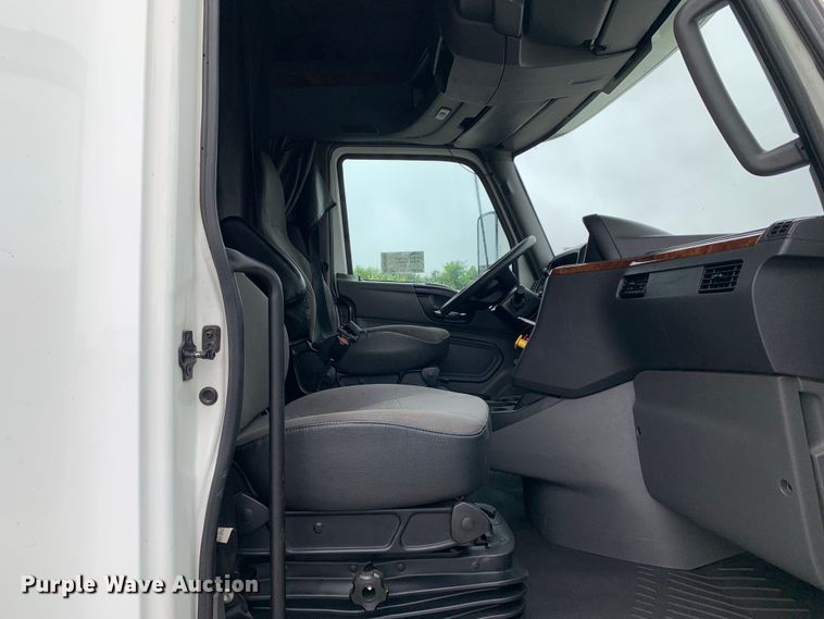 image for item DM7951 2019 International  LT625 semi truck