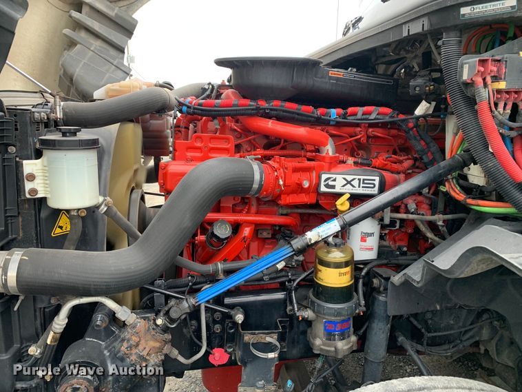 image for item DM7951 2019 International  LT625 semi truck