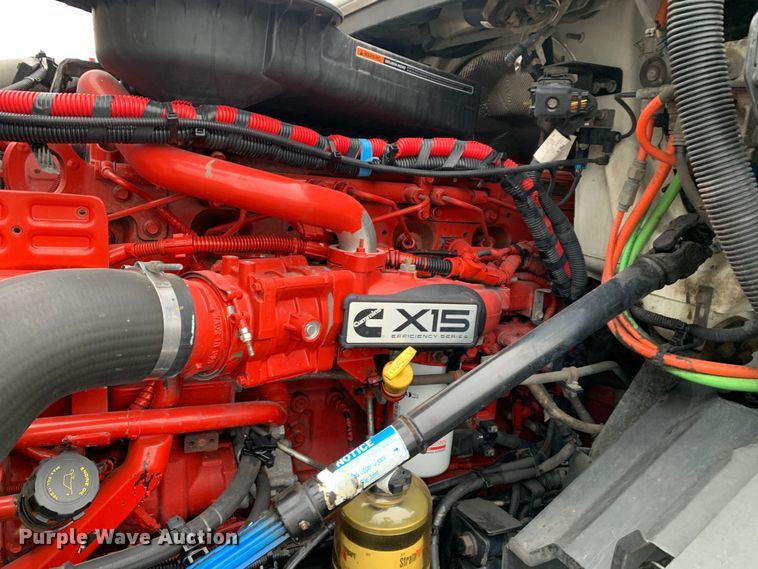 image for item DM7951 2019 International  LT625 semi truck