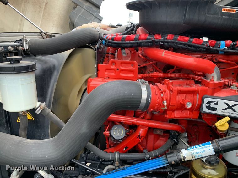 image for item DM7951 2019 International  LT625 semi truck