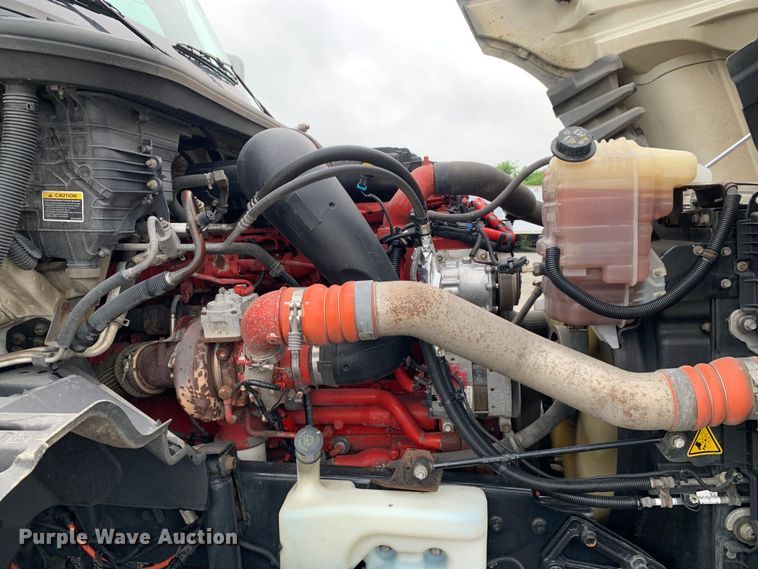 image for item DM7951 2019 International  LT625 semi truck