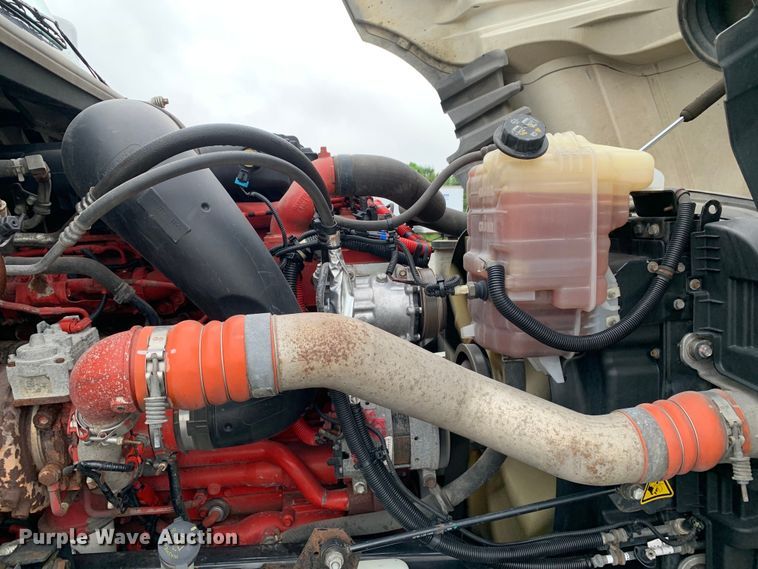 image for item DM7951 2019 International  LT625 semi truck