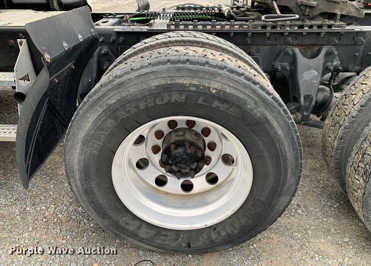 image for item DM7951 2019 International  LT625 semi truck