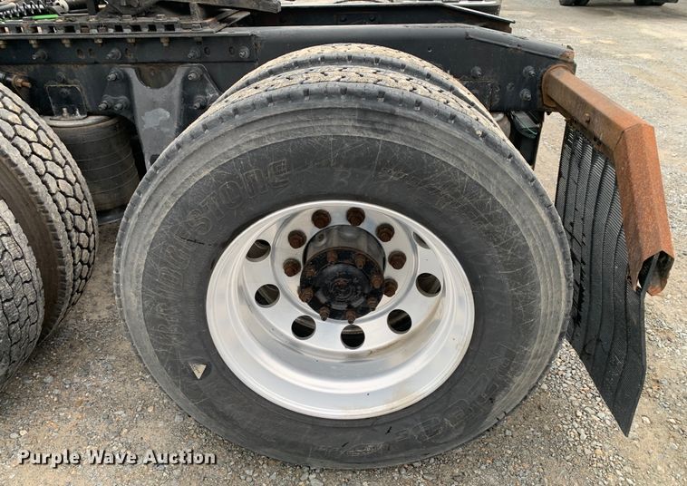 image for item DM7951 2019 International  LT625 semi truck