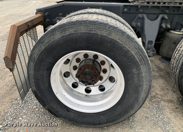 image for item DM7951 2019 International  LT625 semi truck