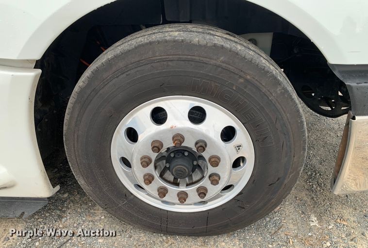 image for item DM7951 2019 International  LT625 semi truck