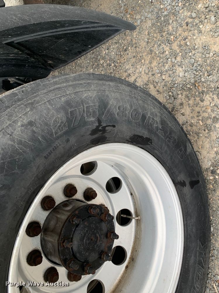 image for item DM7951 2019 International  LT625 semi truck