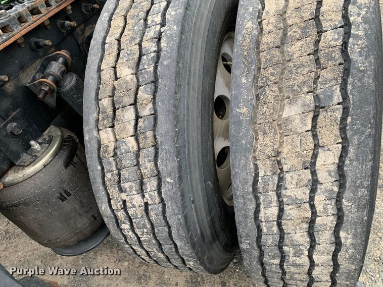 image for item DM7951 2019 International  LT625 semi truck