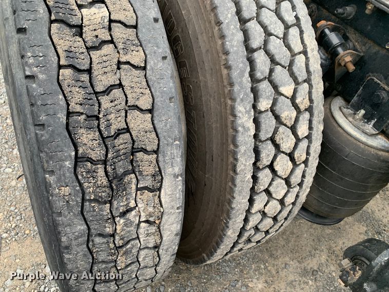 image for item DM7951 2019 International  LT625 semi truck