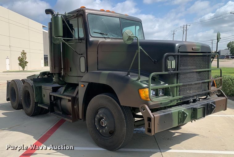 image for item DM7962 2007 Freightliner  M915A4R2 FLD120 semi truck