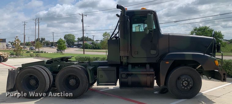 image for item DM7962 2007 Freightliner  M915A4R2 FLD120 semi truck