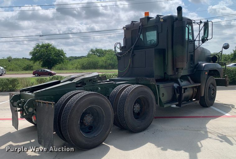 image for item DM7962 2007 Freightliner  M915A4R2 FLD120 semi truck