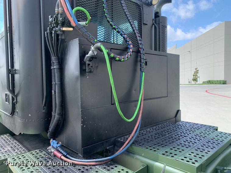 image for item DM7962 2007 Freightliner  M915A4R2 FLD120 semi truck