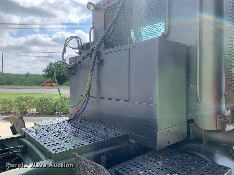 image for item DM7962 2007 Freightliner  M915A4R2 FLD120 semi truck