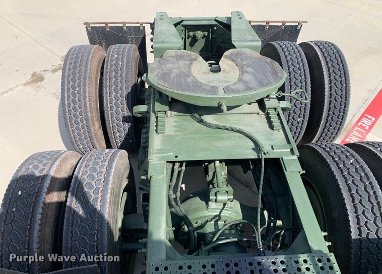 image for item DM7962 2007 Freightliner  M915A4R2 FLD120 semi truck