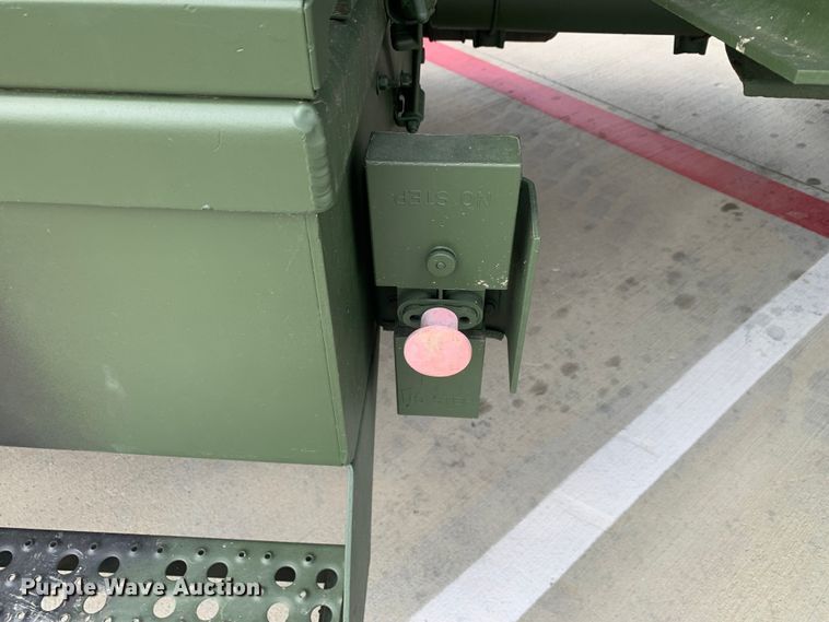 image for item DM7962 2007 Freightliner  M915A4R2 FLD120 semi truck